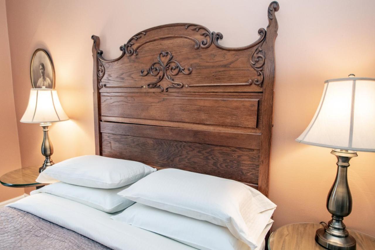 Looking Glass Inn 3*