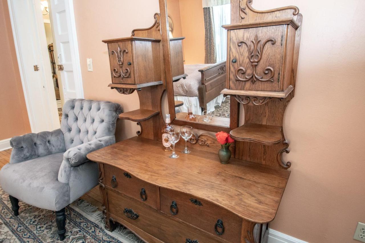 Looking Glass Inn 3*